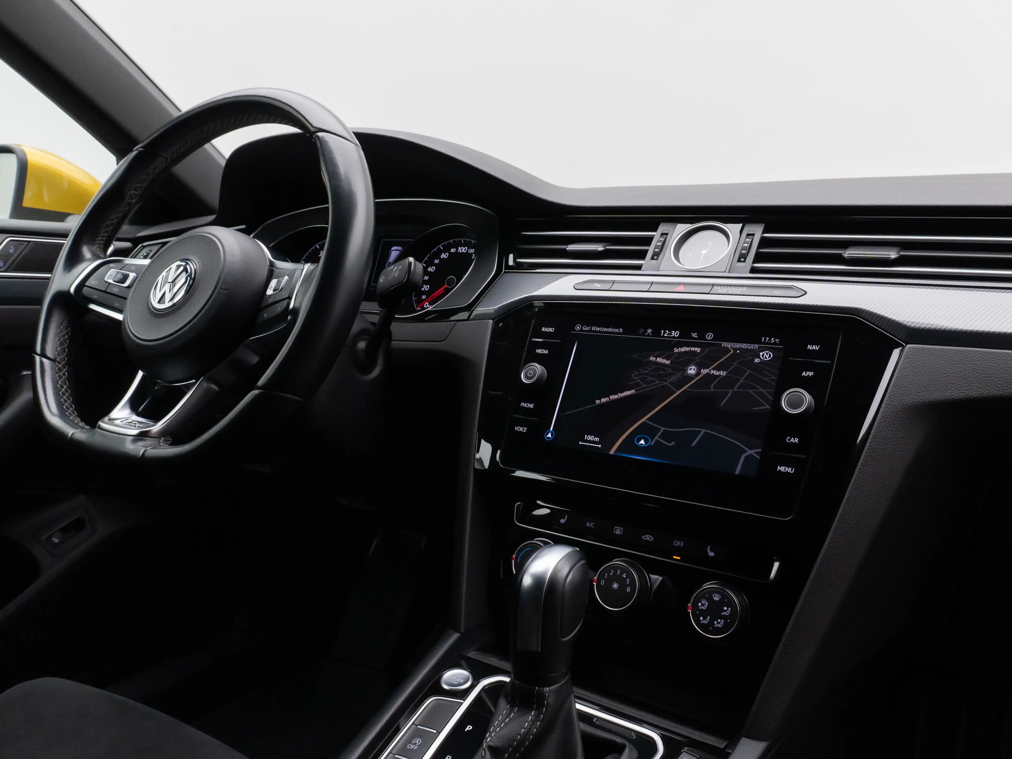 Volkswagen Arteon R-Line Kamera Fernlichtassist ACC 8Fach — photo 33