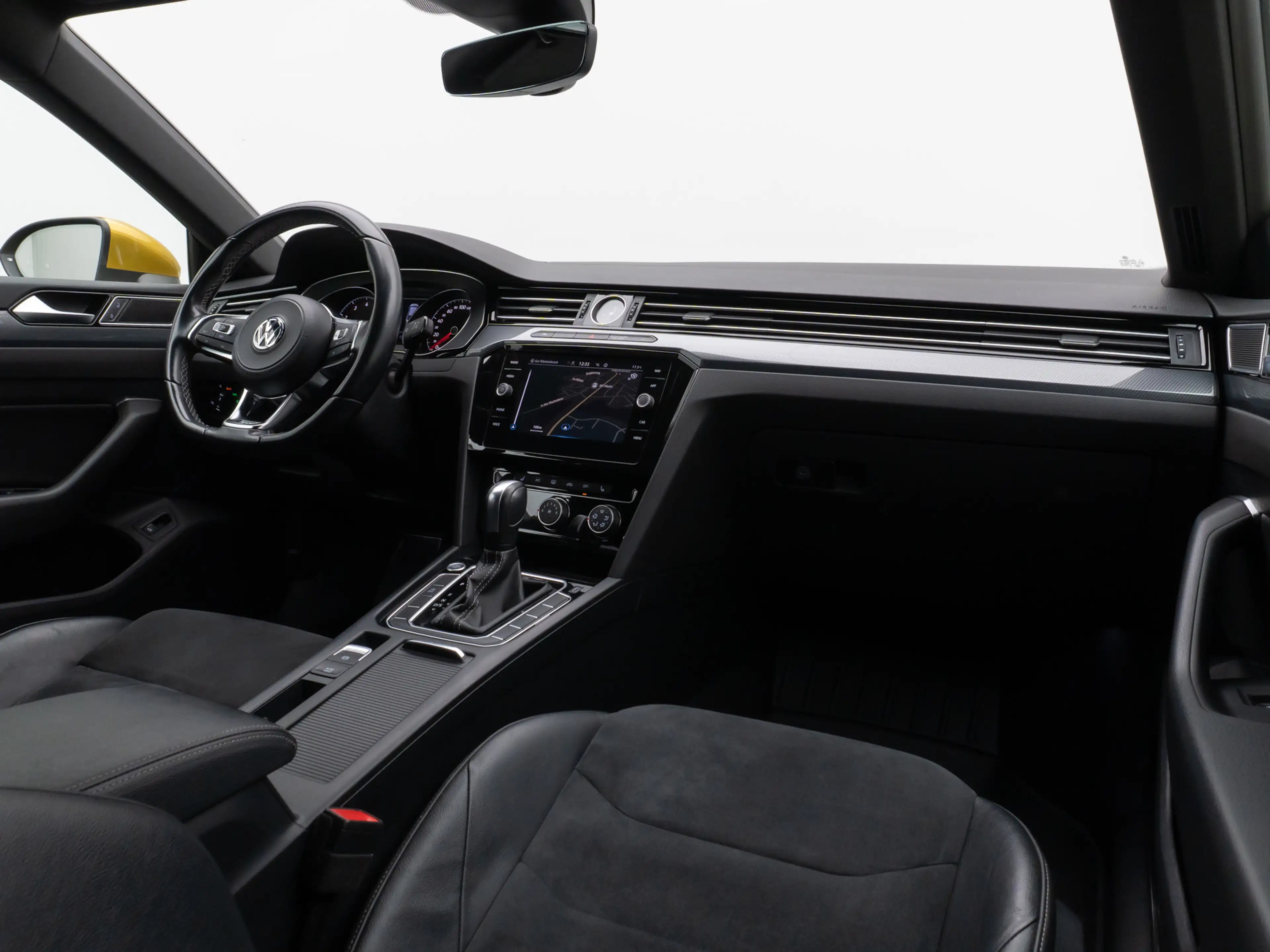 Volkswagen Arteon R-Line Kamera Fernlichtassist ACC 8Fach — photo 36