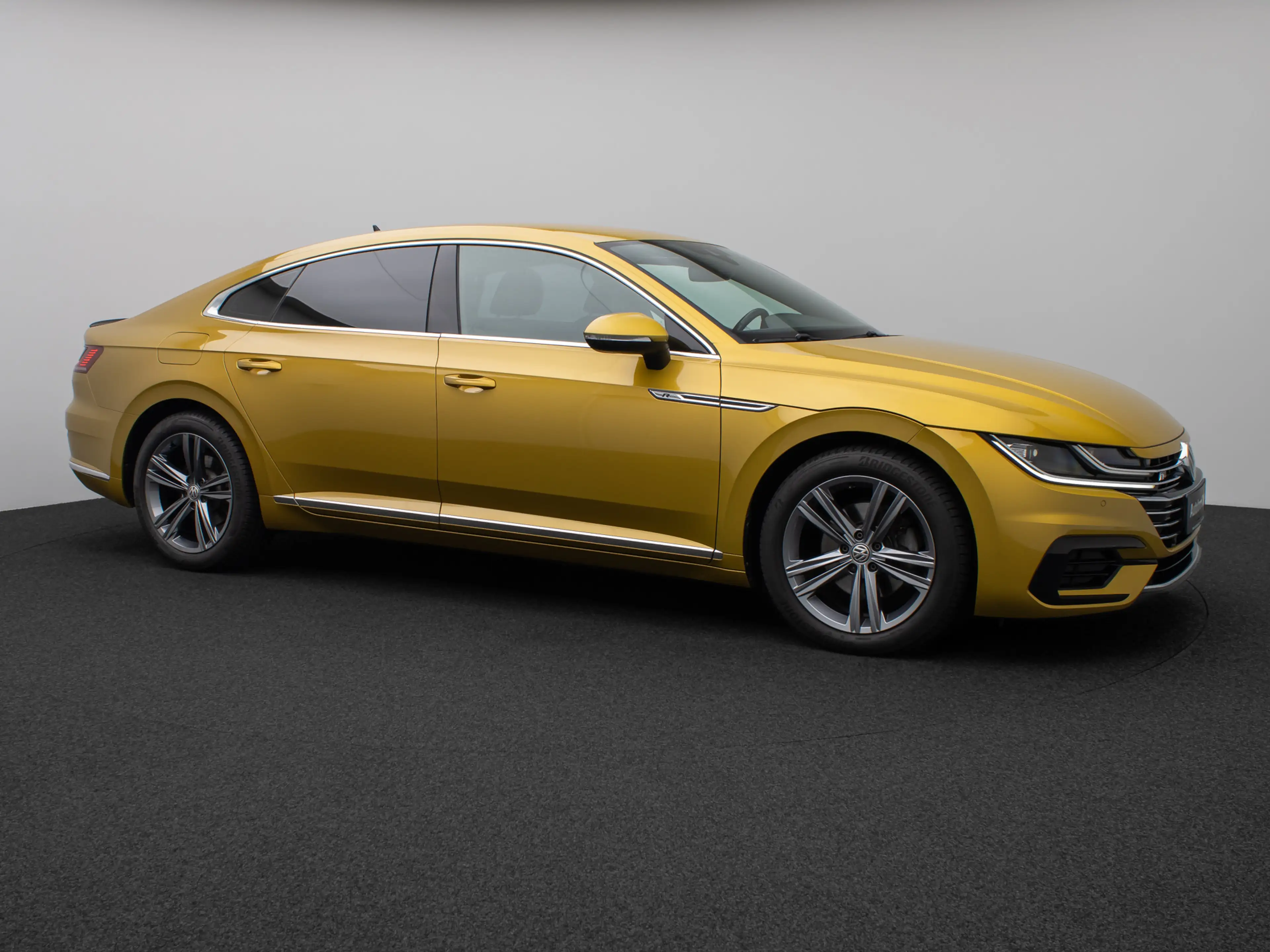 Volkswagen Arteon R-Line Kamera Fernlichtassist ACC 8Fach — photo 4