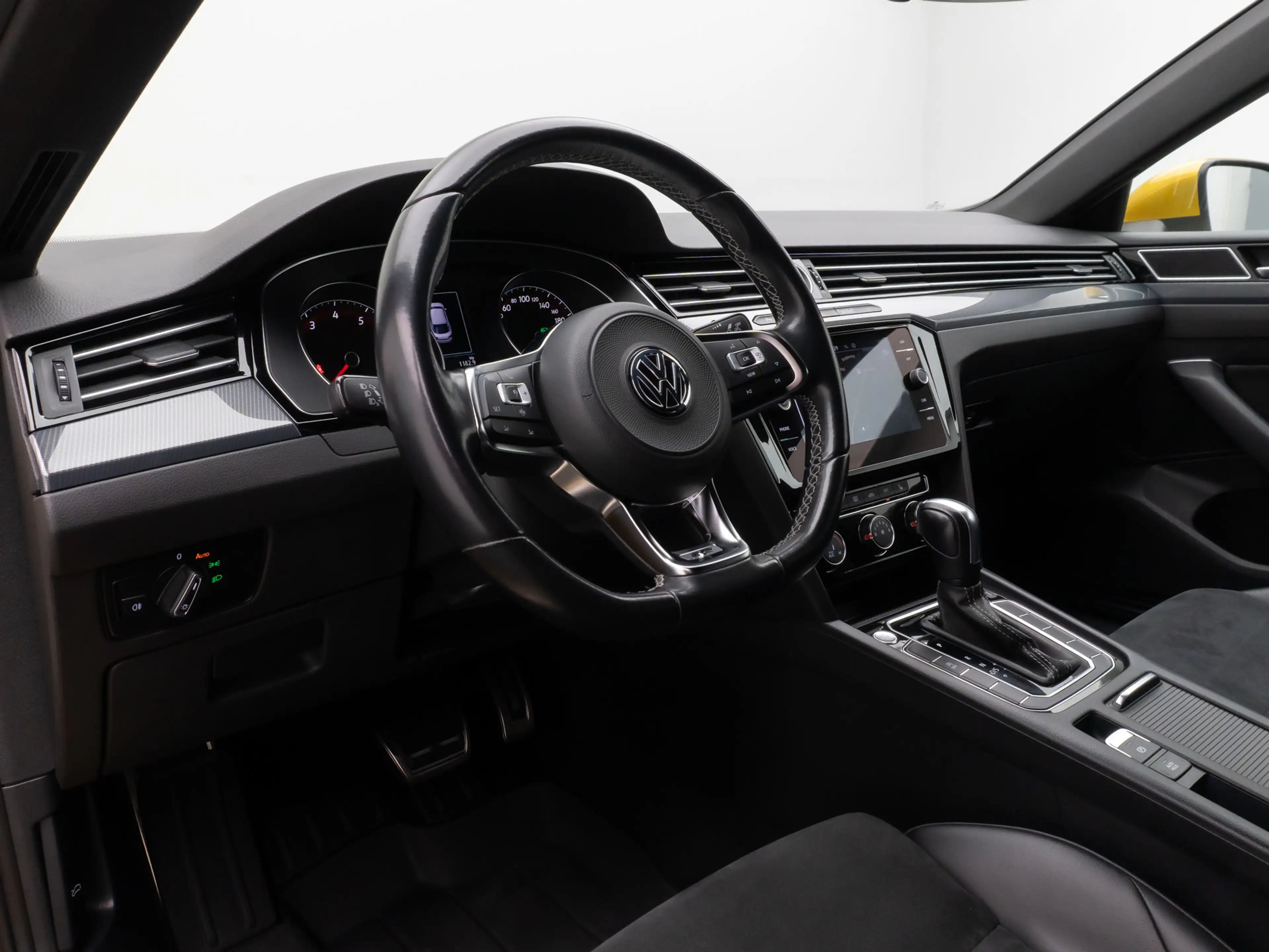 Volkswagen Arteon R-Line Kamera Fernlichtassist ACC 8Fach — photo 20