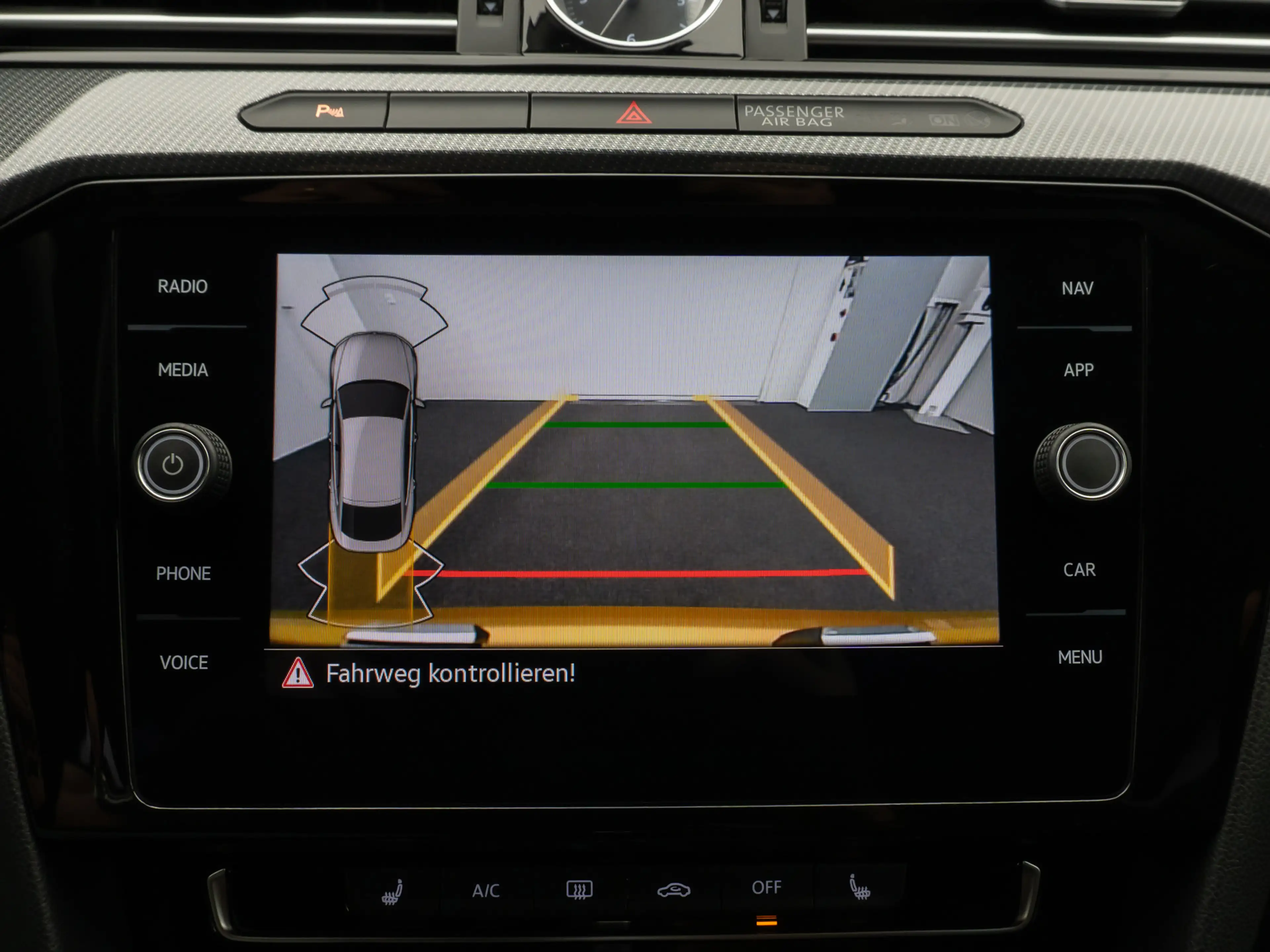 Volkswagen Arteon R-Line Kamera Fernlichtassist ACC 8Fach — photo 39