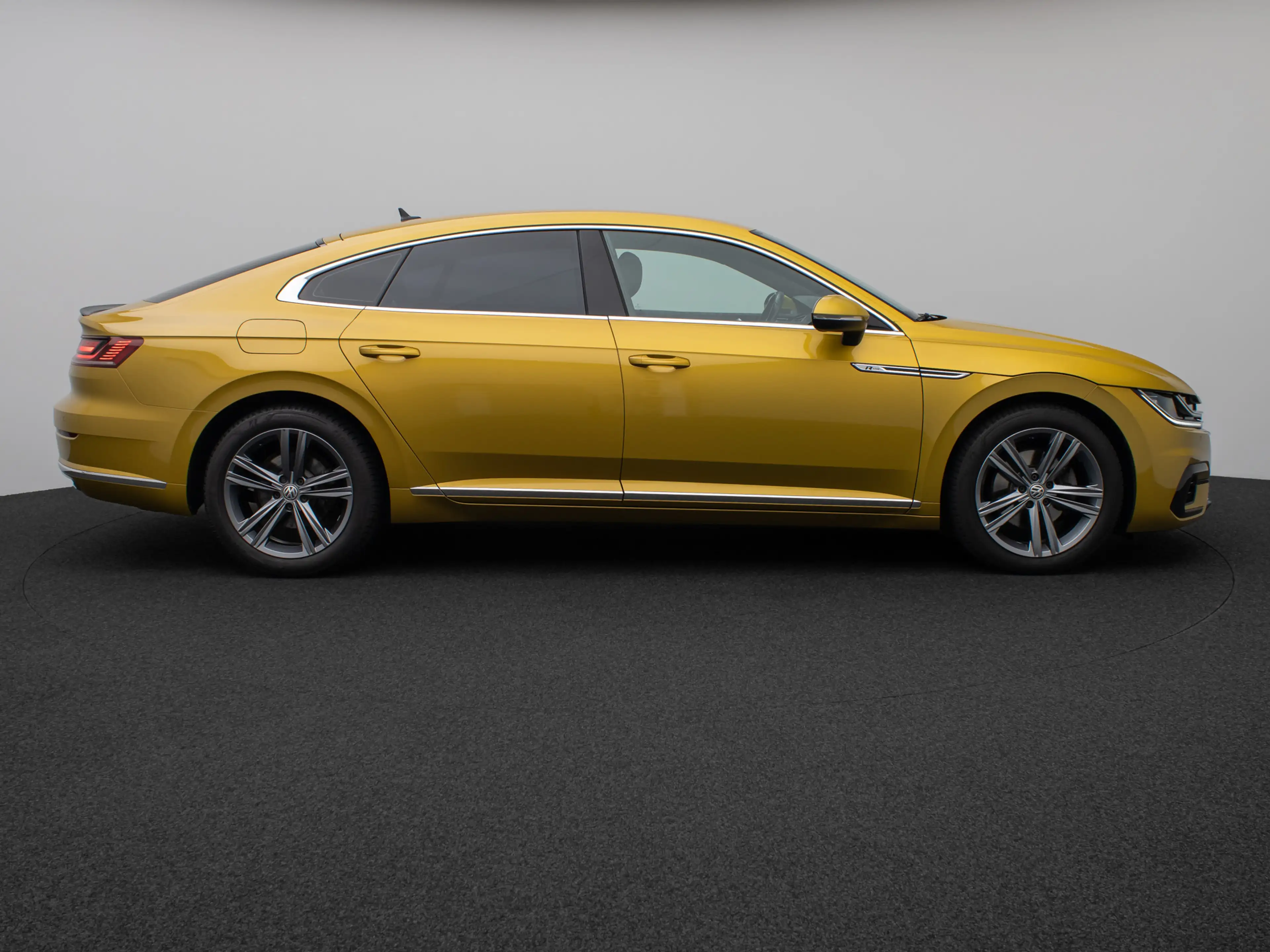 Volkswagen Arteon R-Line Kamera Fernlichtassist ACC 8Fach — photo 5