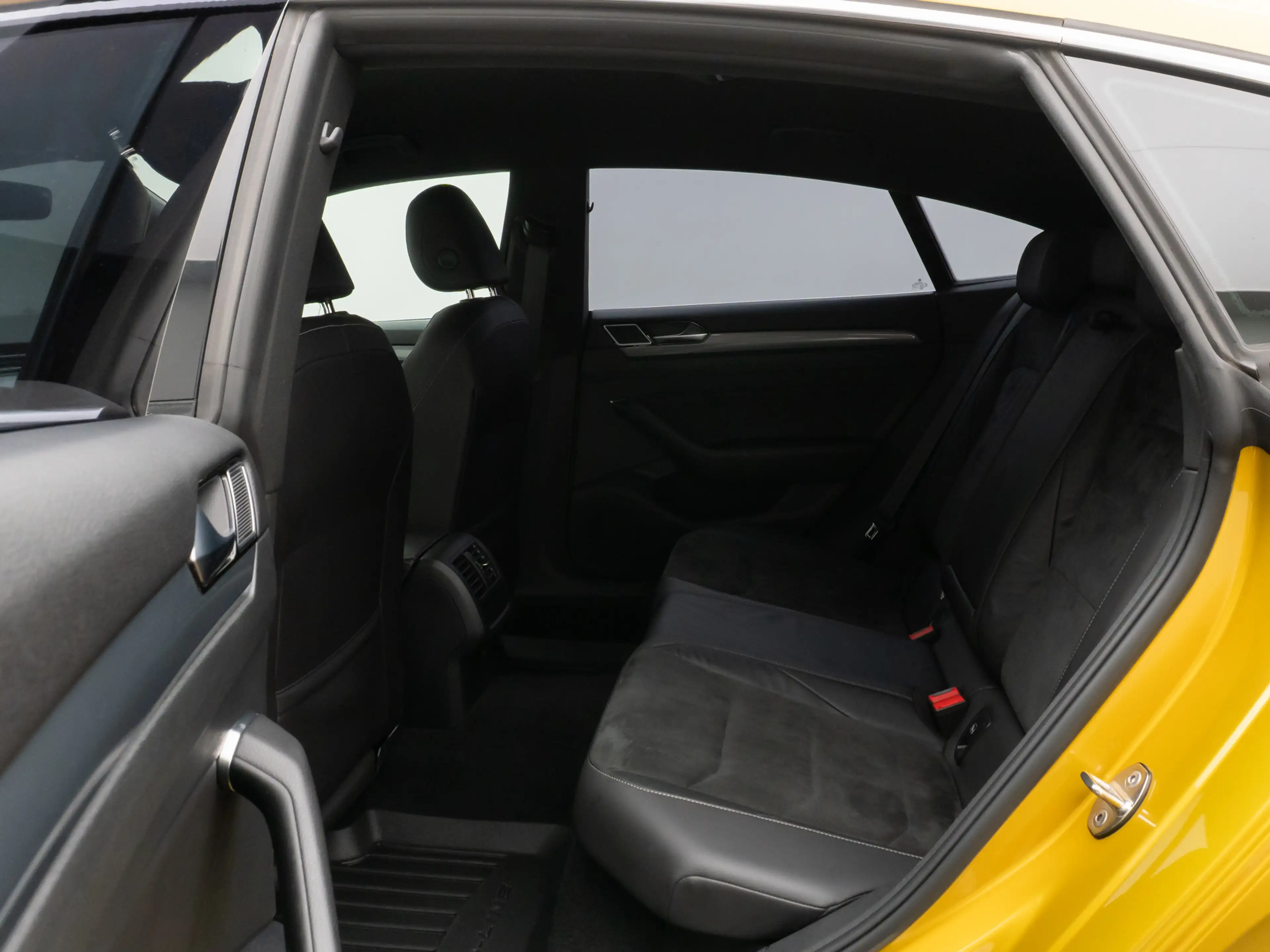 Volkswagen Arteon R-Line Kamera Fernlichtassist ACC 8Fach — photo 25