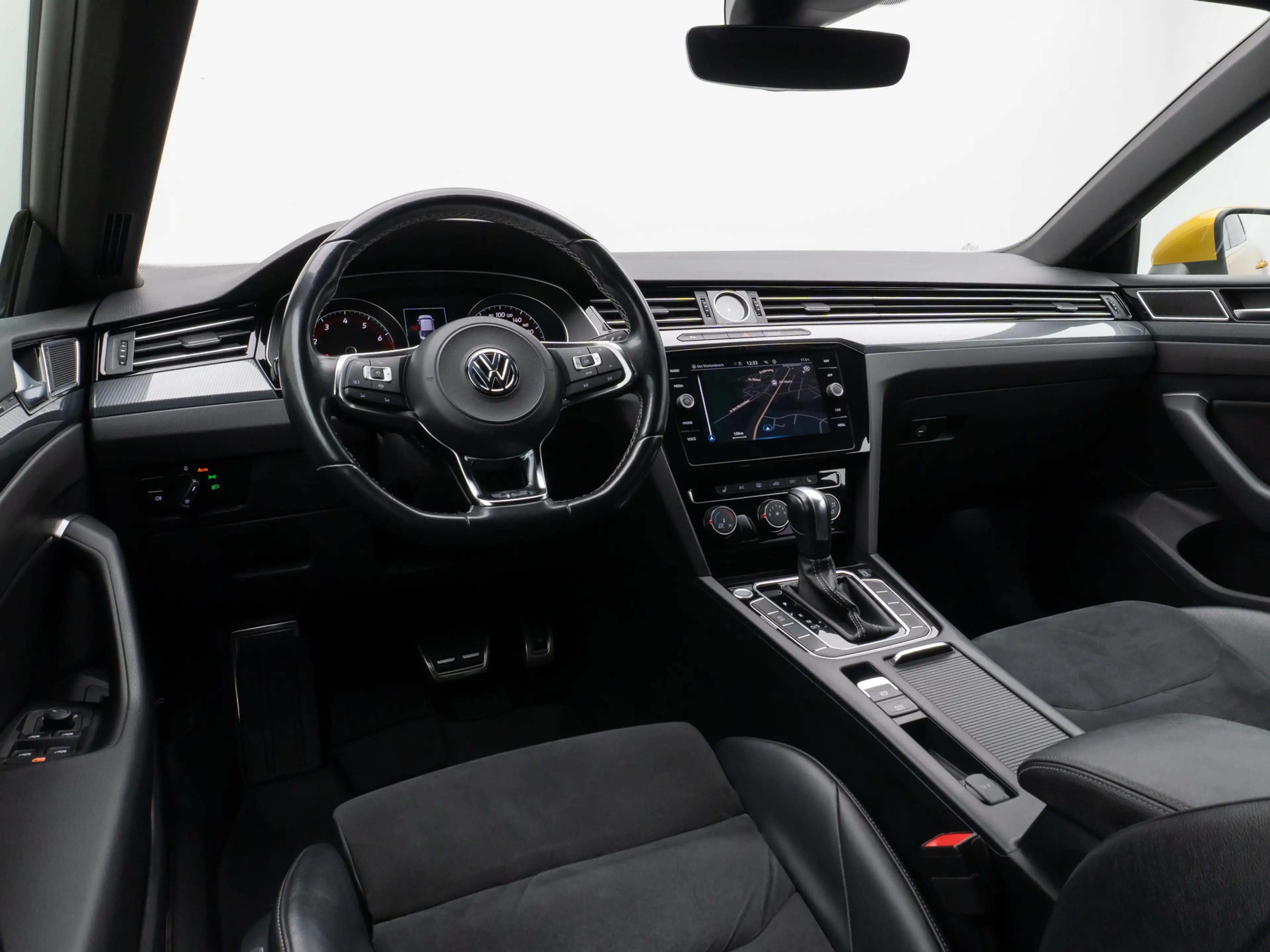 Volkswagen Arteon R-Line Kamera Fernlichtassist ACC 8Fach — photo 34