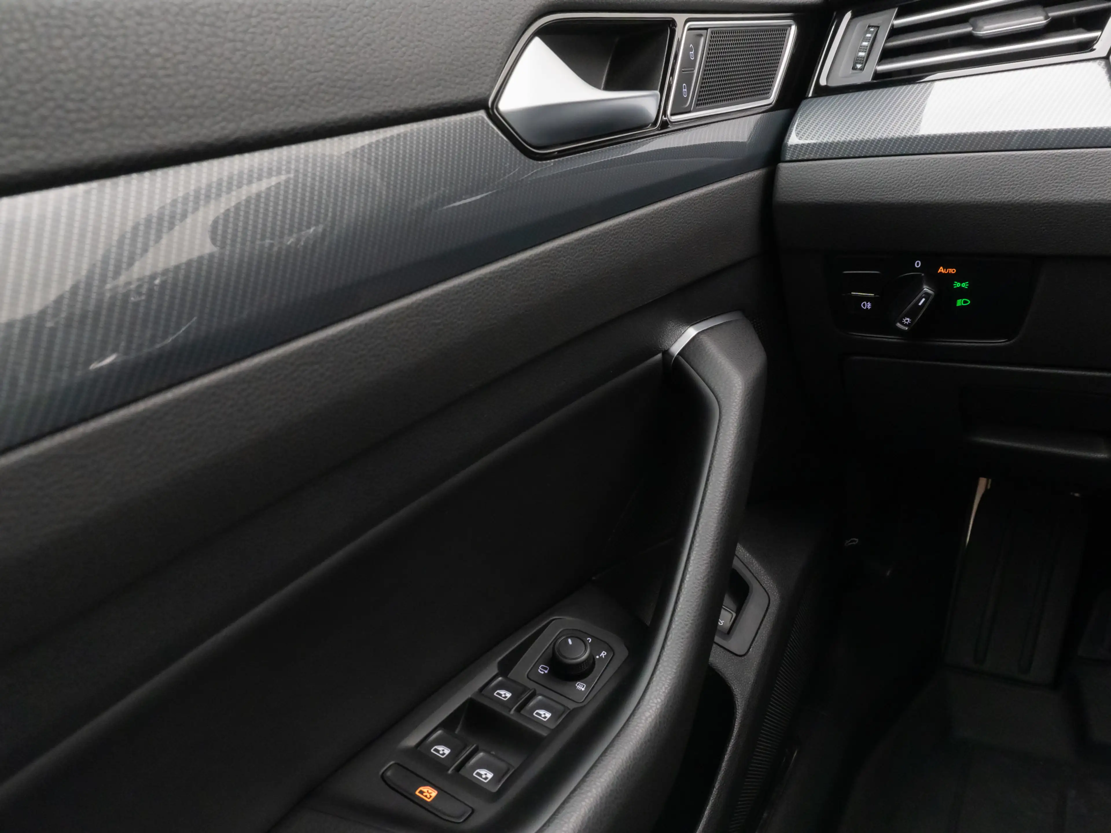 Volkswagen Arteon R-Line Kamera Fernlichtassist ACC 8Fach — photo 30