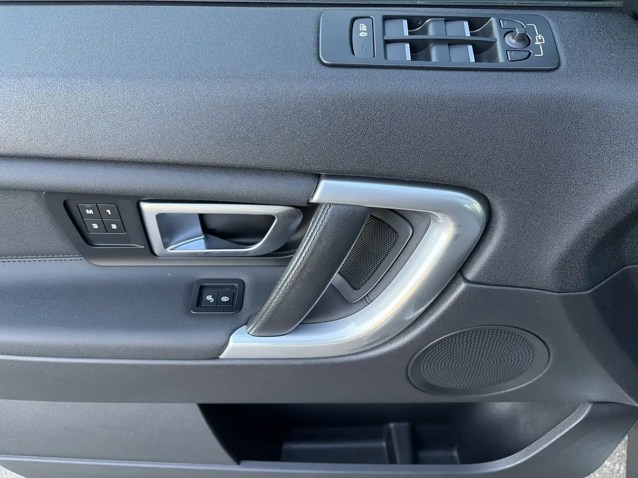 Land Rover Discovery Sport снимка Land Rover Discovery Sport