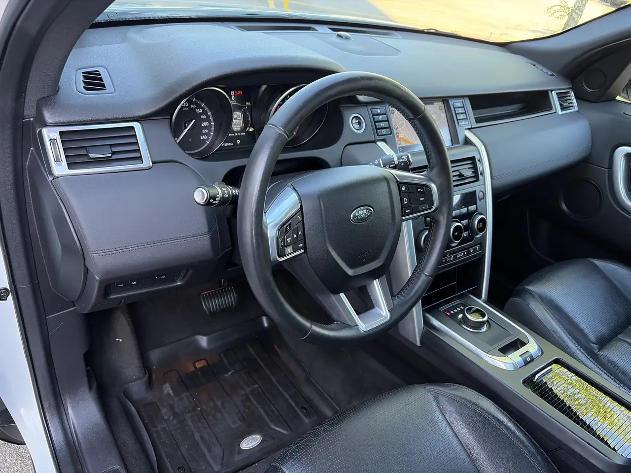 Land Rover Discovery Sport снимка Land Rover Discovery Sport