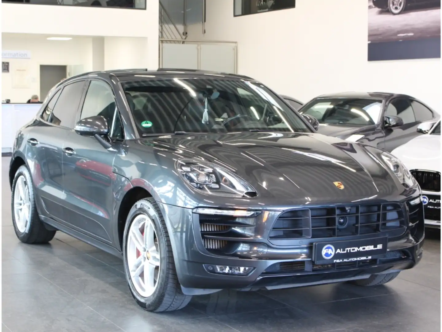 Porsche Macan GTS 3.0 Sport Chrono*Carbon*Pano*2.Hand Grau - 2
