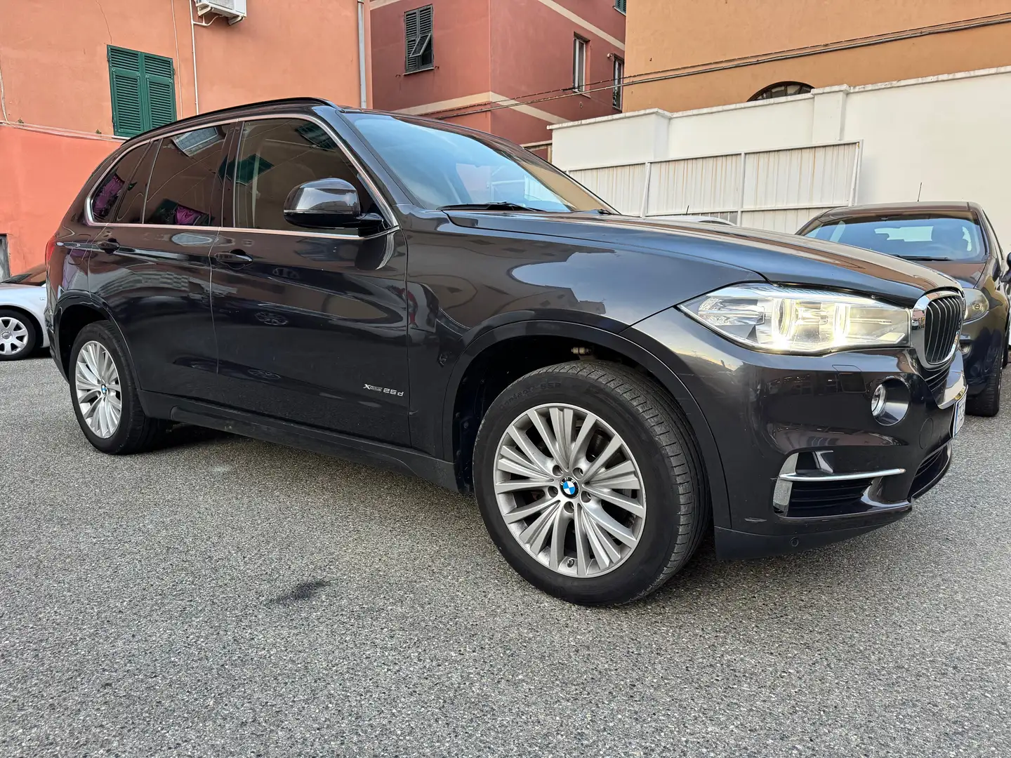 BMW X5 xdrive25d Luxury 231cv auto cerchi 19" Gri - 2