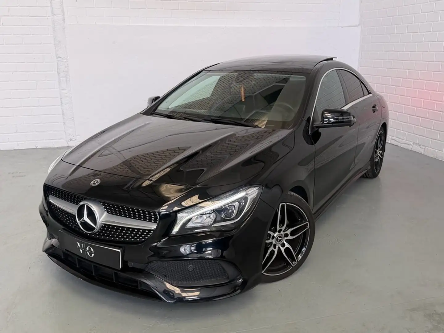Mercedes-Benz CLA 200 Negro - 1