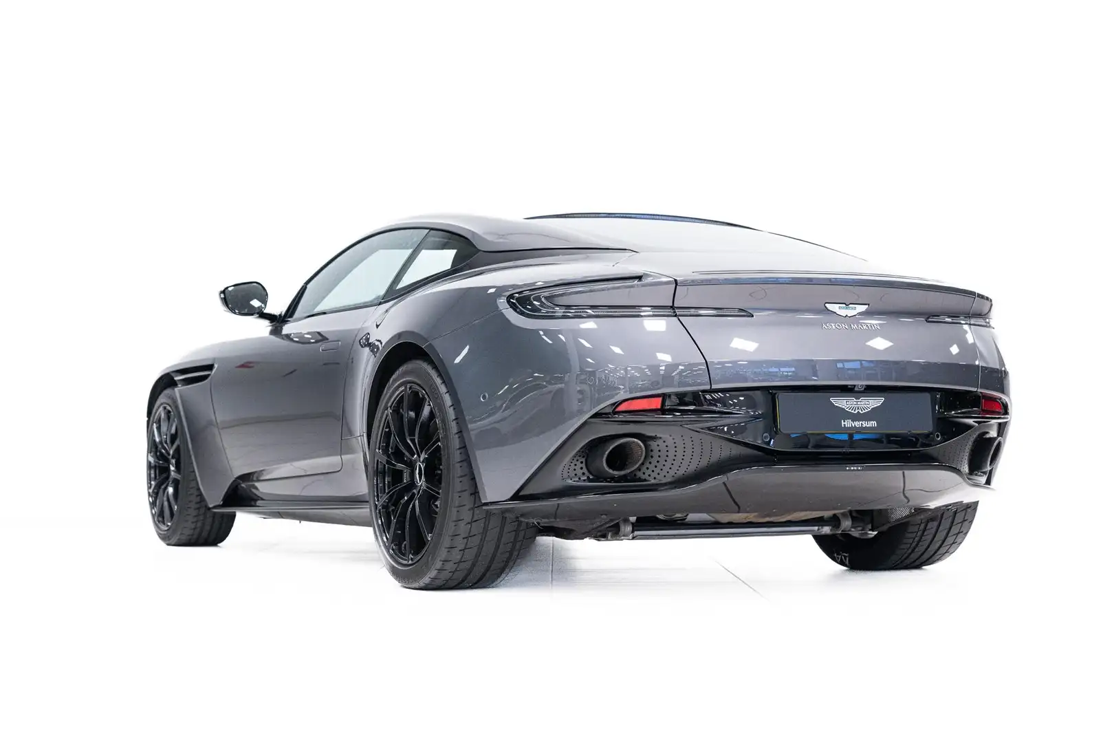 Aston Martin DB11 AMR V12 Coupe Grau - 2