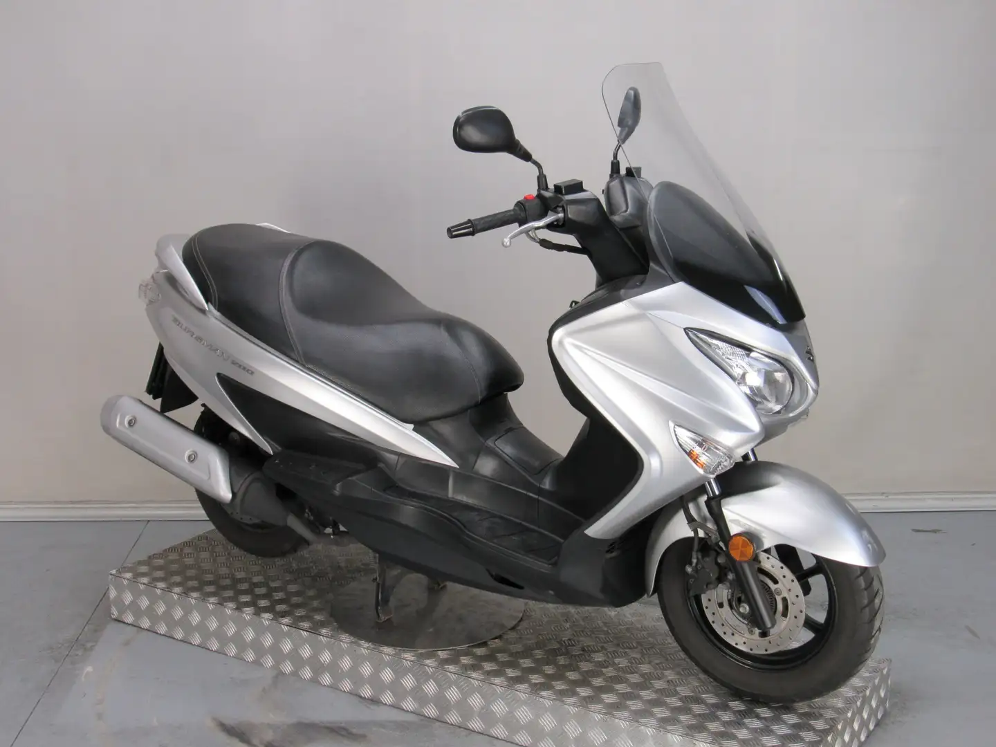 Suzuki Burgman 200 Szürke - 2