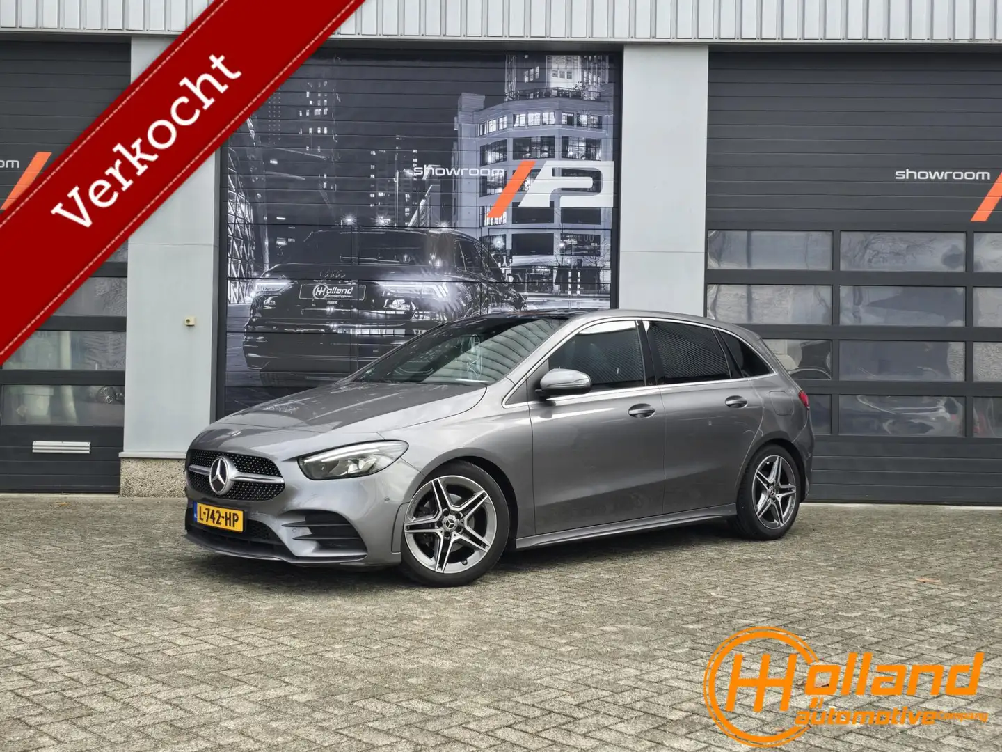 Mercedes-Benz B 180 Premium Plus|AMG|PANO Grau - 1