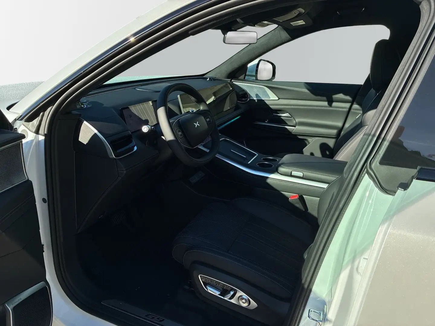 Xpeng G9 RWD Long Range Weiß - 2