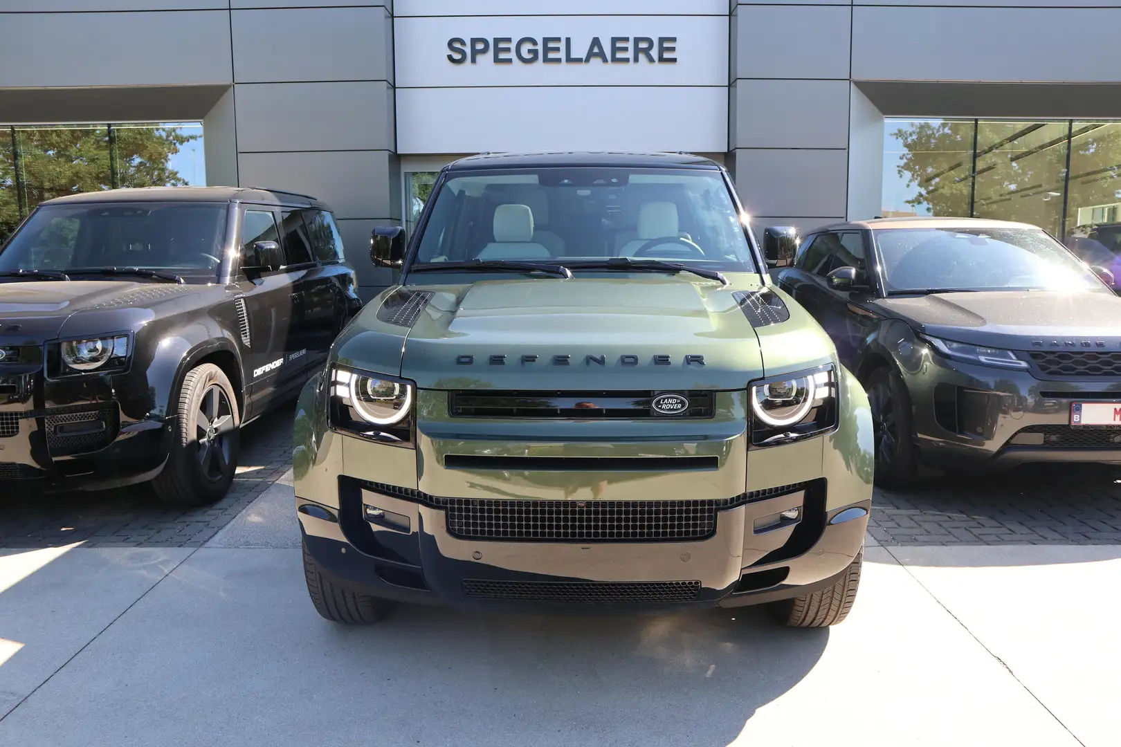 Land Rover Defender 90 D250 X-Dynamic SE AWD Auto. Vert - 2
