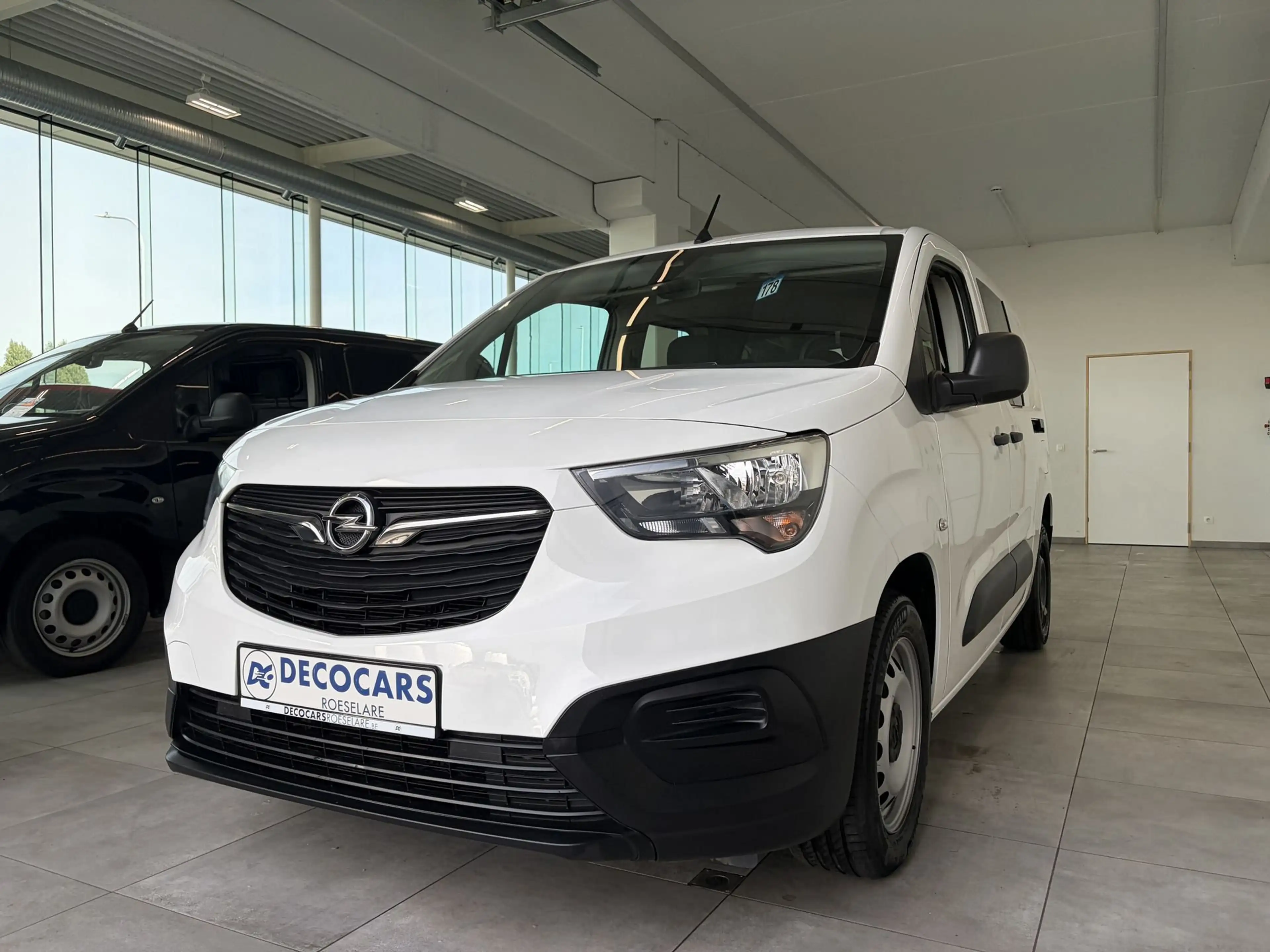 Opel Combo Dubbele Cabine / Lichte Vracht / BTW Aftrekbaar / Apple Carplay - Android Auto / Airco /