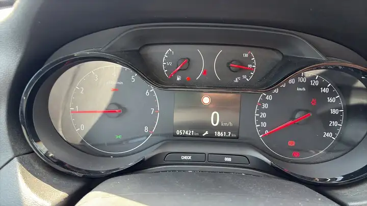 Opel Grandland X 2019, foto 19