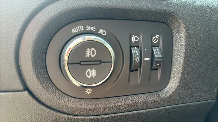 Opel Grandland X 2019, foto 22