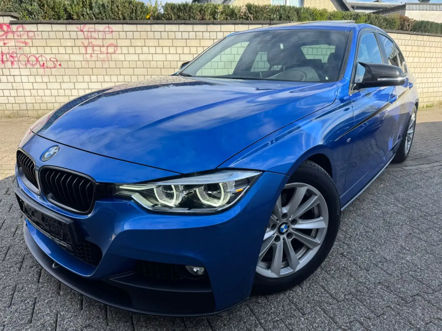 BMW 320 d xDrive M-Sportpaket*Sch*Keyles*Kamera*LED1 Bleu - 1