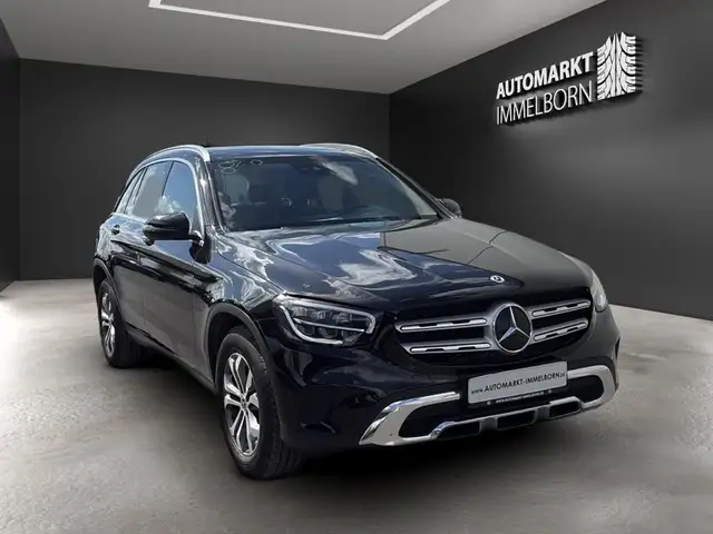 Mercedes-Benz GLC view 2