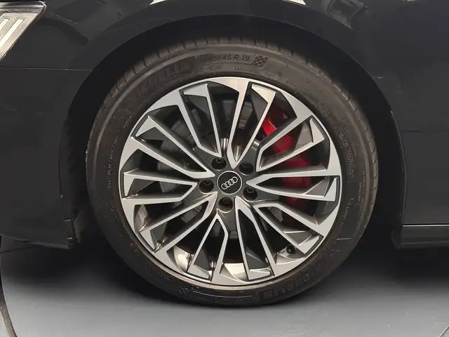 Audi A6 view 9