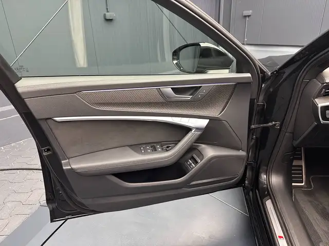 Audi A6 view 13