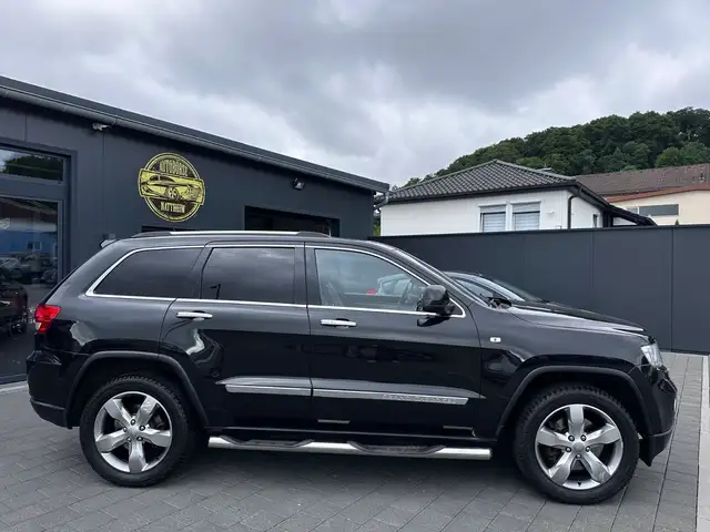 Jeep Grand Cherokee view 8