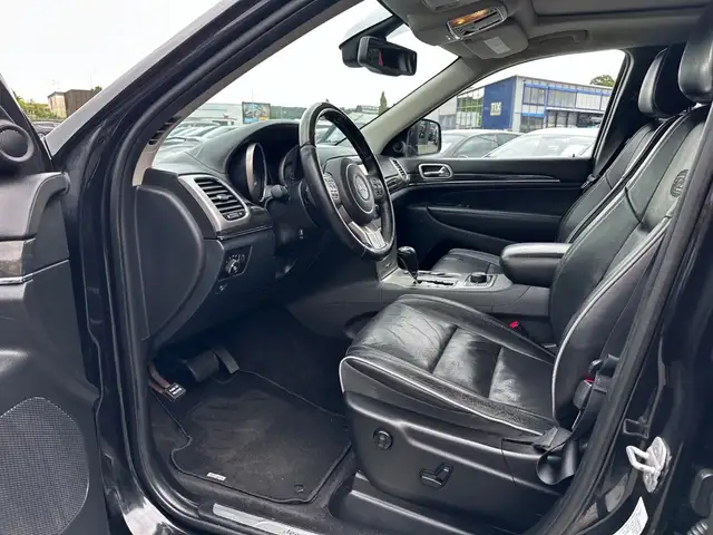 Jeep Grand Cherokee view 10
