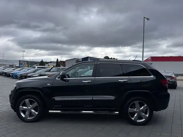 Jeep Grand Cherokee view 4