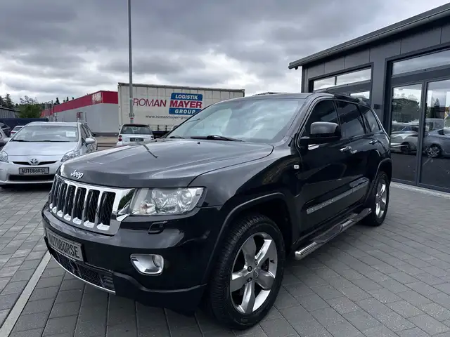 Jeep Grand Cherokee view 3