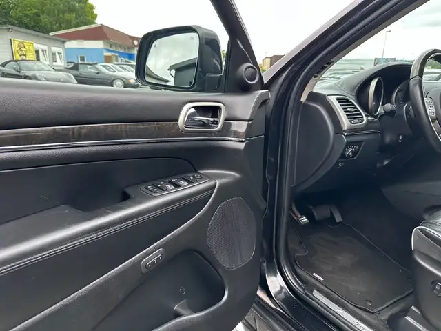 Jeep Grand Cherokee view 9