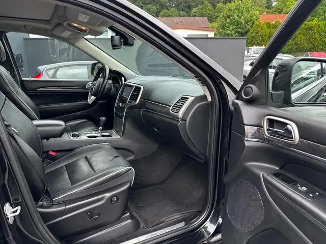 Jeep Grand Cherokee view 14