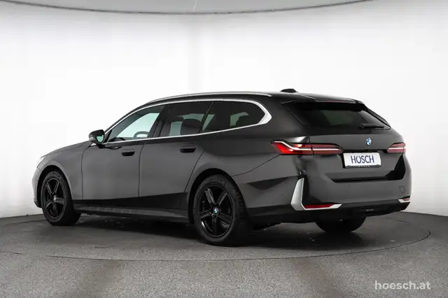 BMW 5 Series view 4