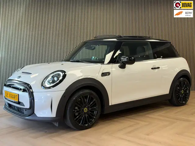 MINI Cooper SE Electric Mini Yours 33 kWh 98% SOH PANO NAVI LED C