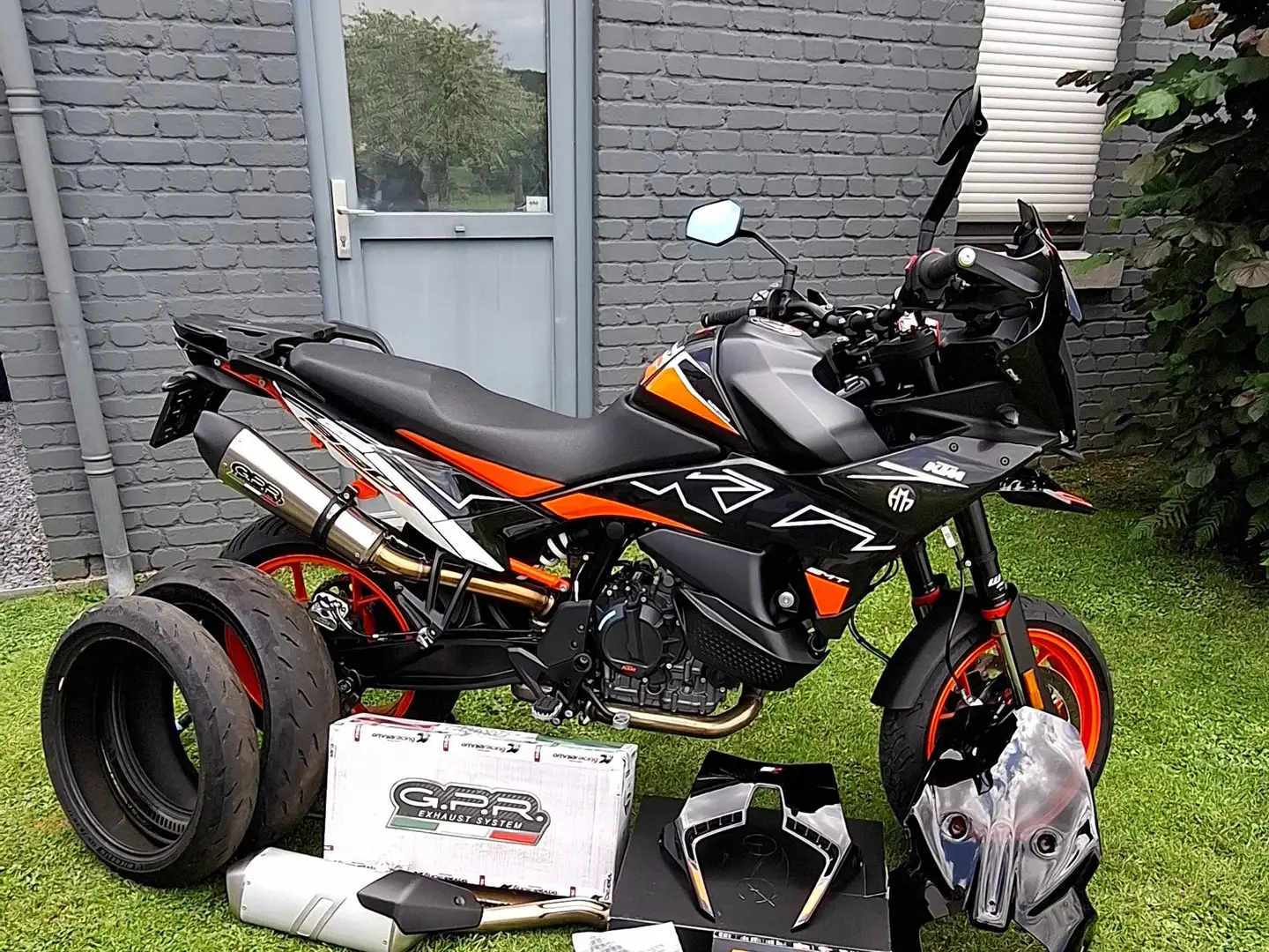 KTM 890 SMT Noir - 1