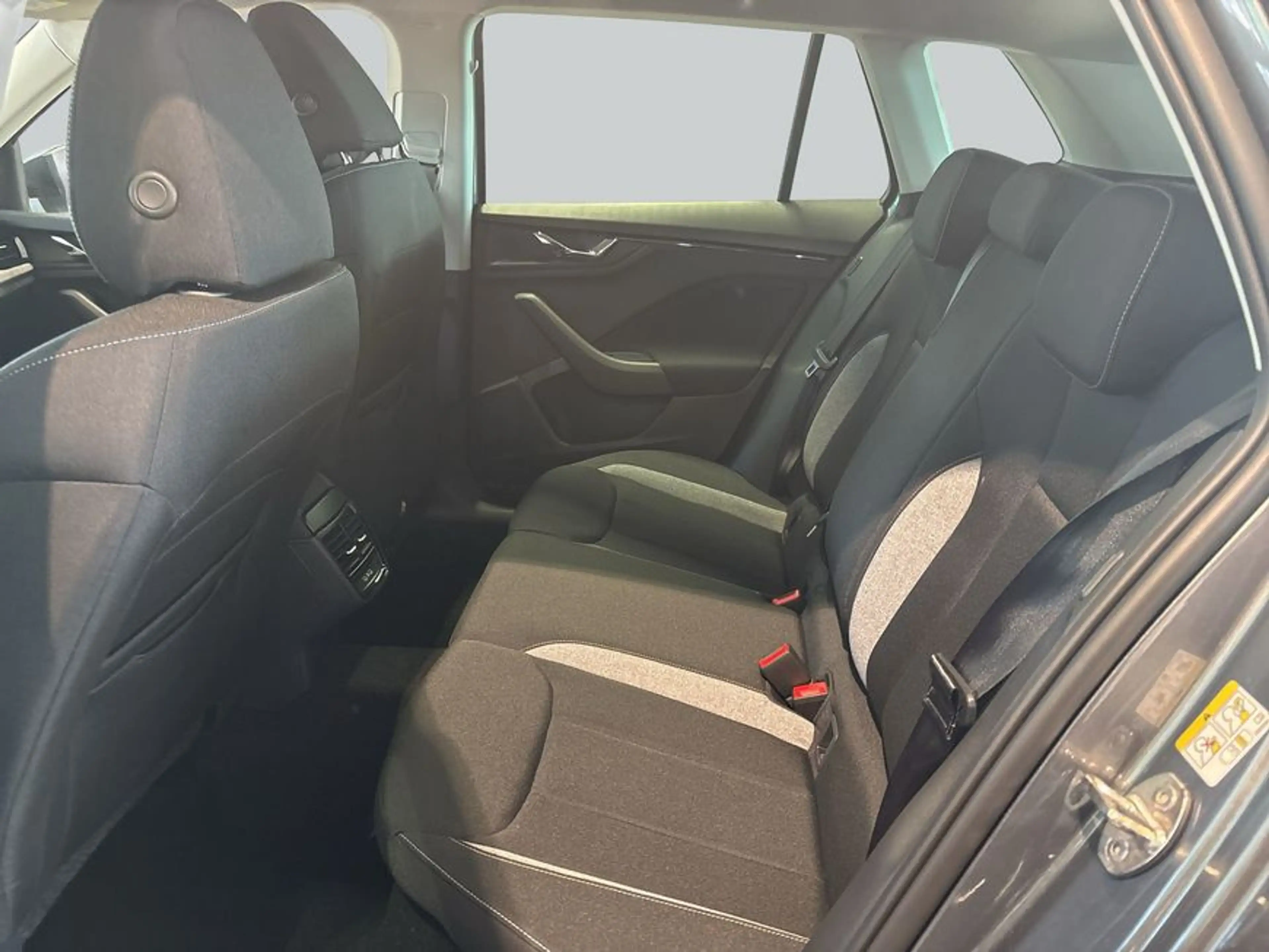 Skoda Kamiq Balance 1.0TSI 85KW DSG 5 Jahre Garantie — photo 11