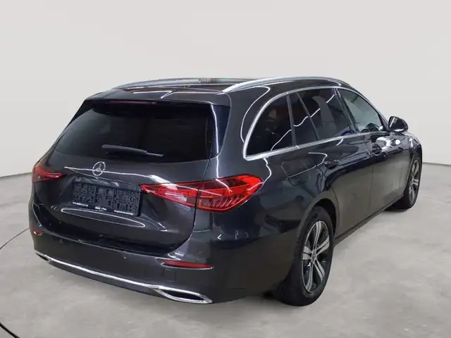 Mercedes-Benz C-Class view 4