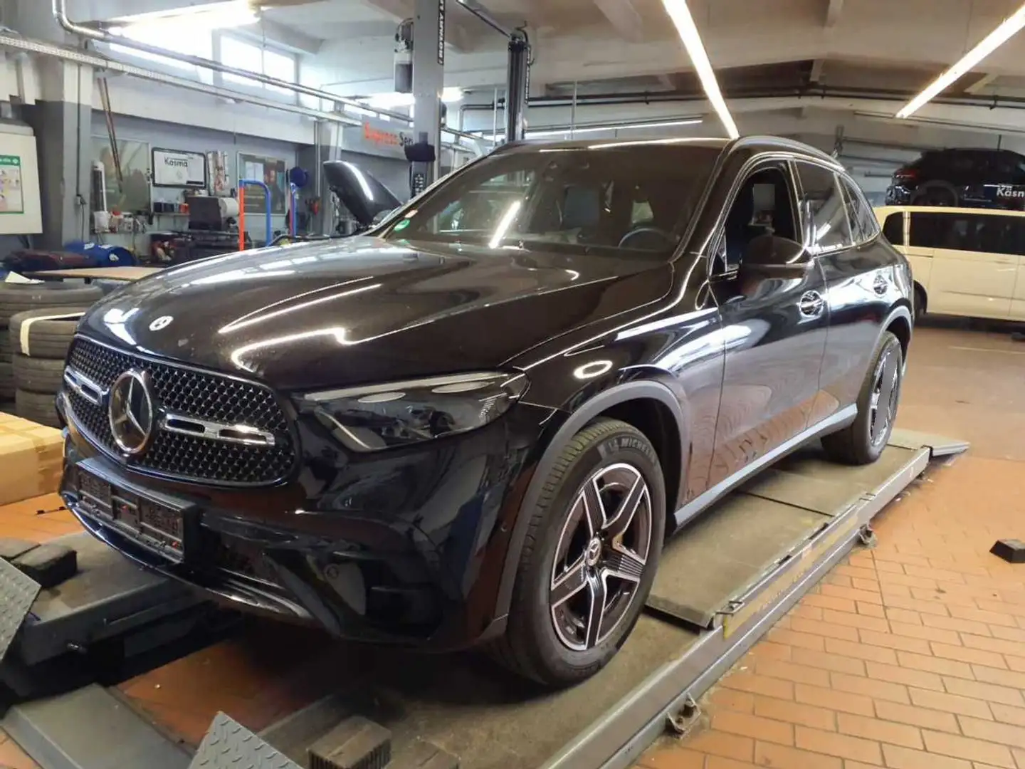 Mercedes-Benz GLC 220 d AMG Line 4Matic LUFTF 360° Schwarz - 2