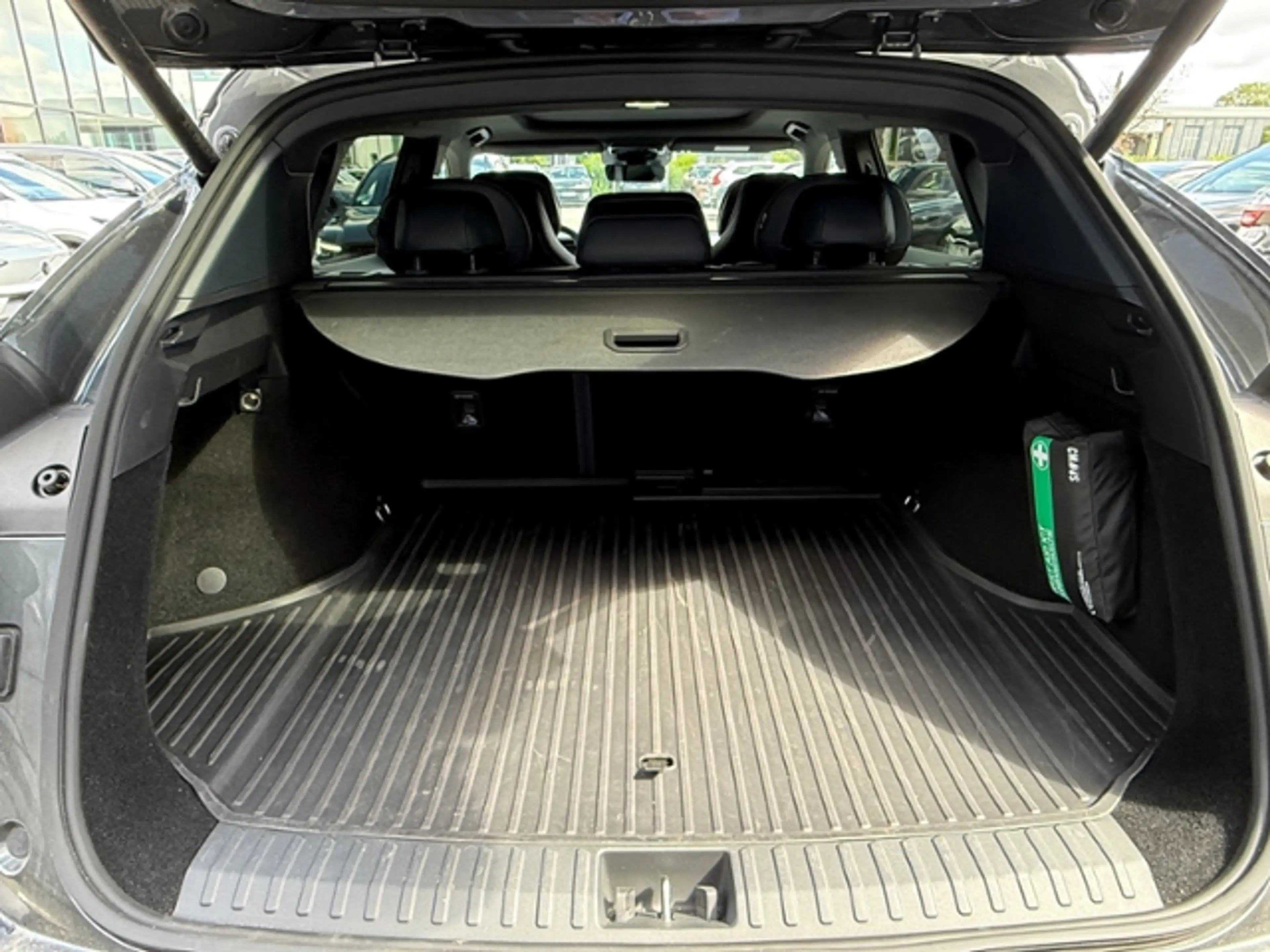 Lynk & Co 08 1.5 T PHEV 257 kW Core — photo 6