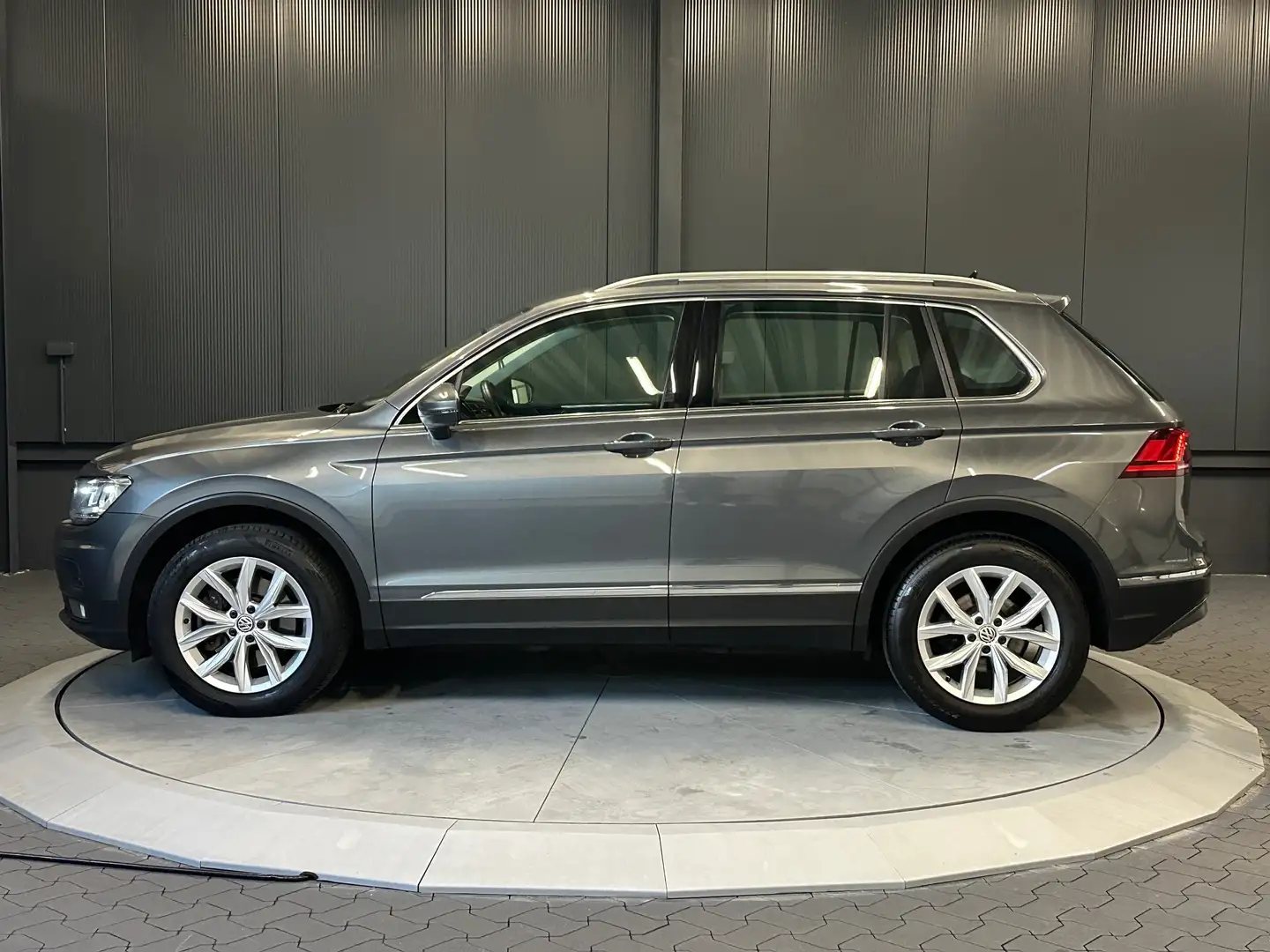 Volkswagen Tiguan 2.0 TDI DSG Highline 4Motion*18Zoll*NAVI*ACC* Grau - 2