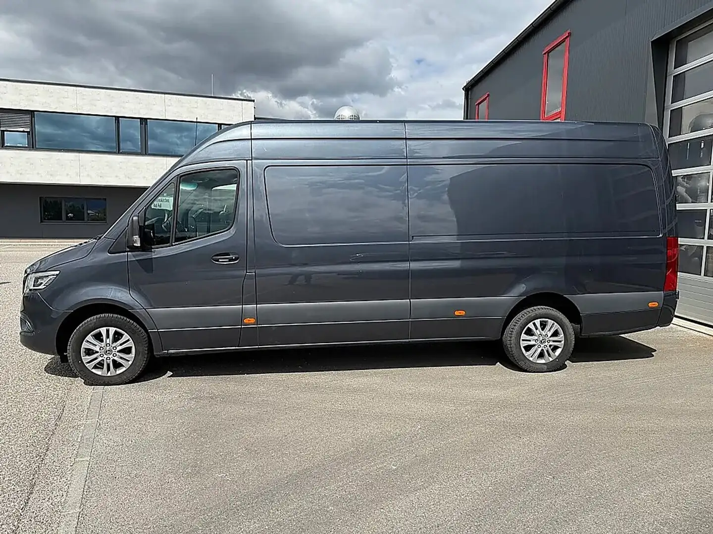 Mercedes-Benz Sprinter 319 CDI 3,5t / 4.325 mm Aut. Grau - 2