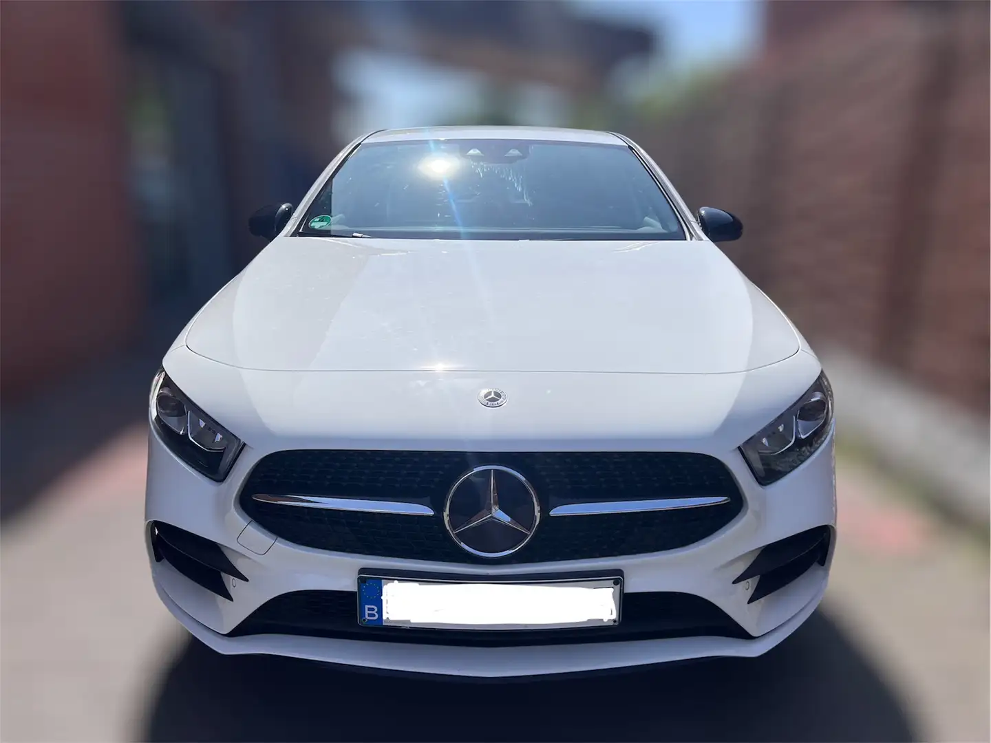Mercedes-Benz A 250 e A250e AMG Line Wit - 2