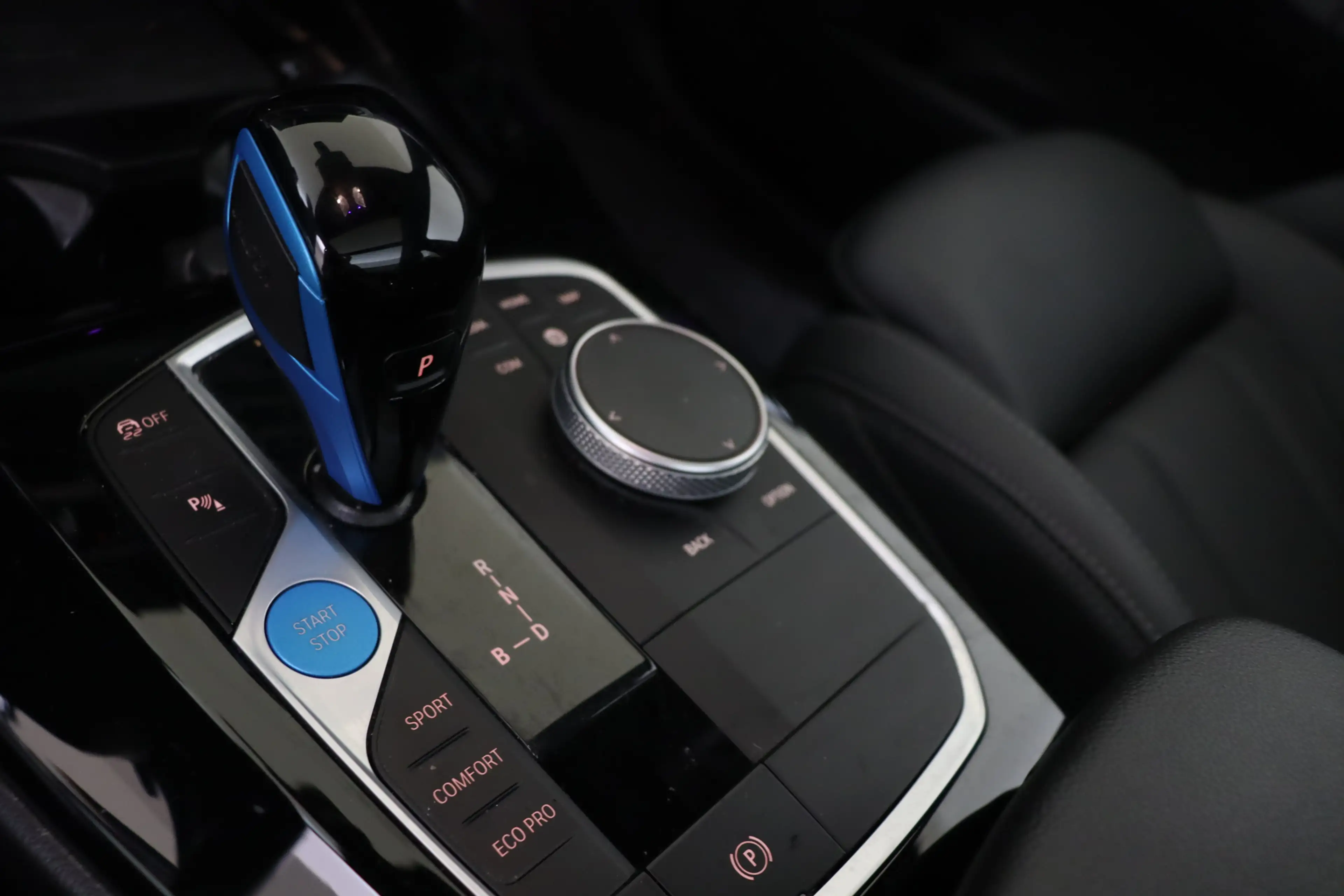 BMW iX3 Executive / Trekhaak / Sportstoelen / Achteruitrij — photo 6