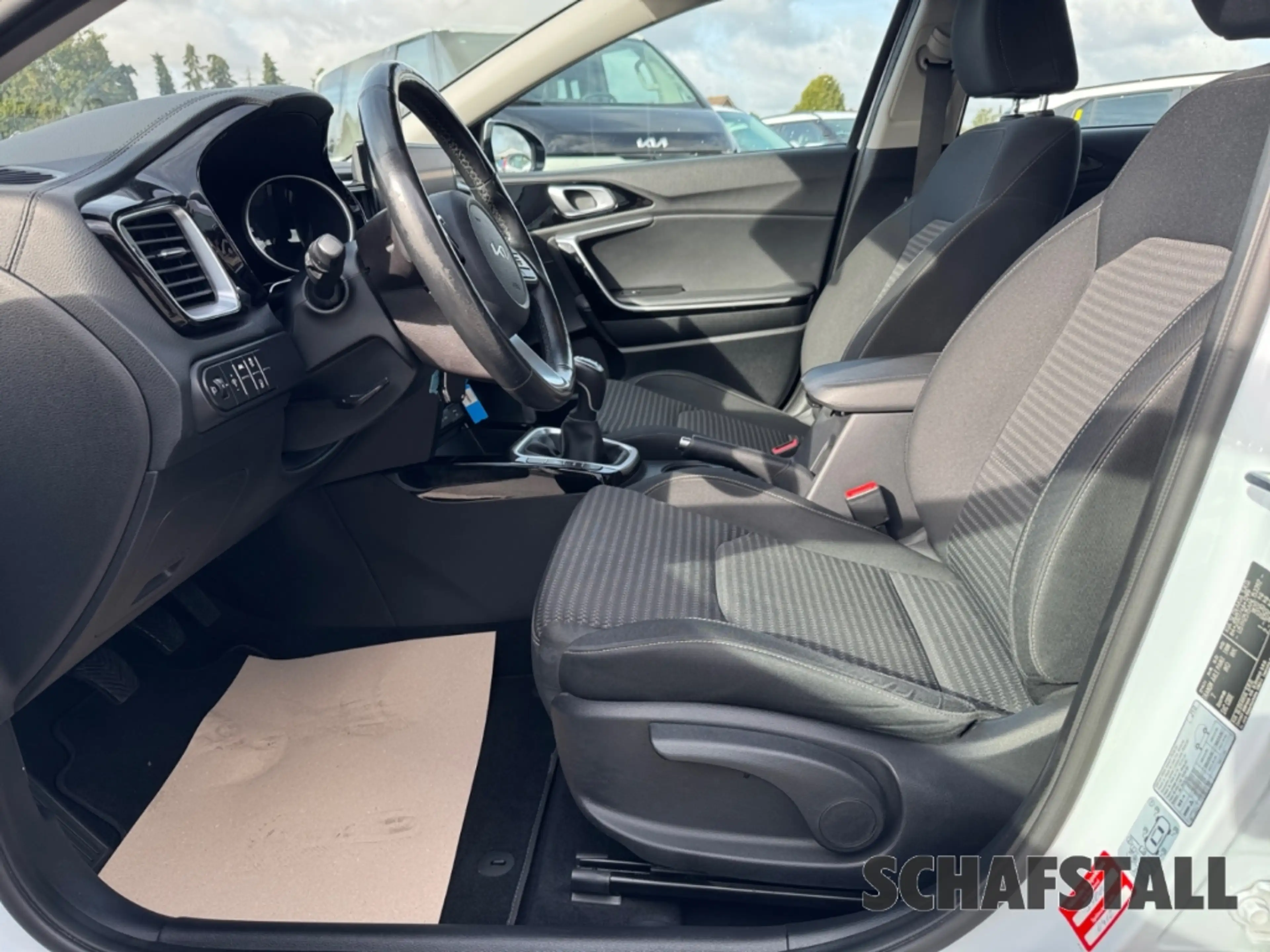 Kia Ceed / cee'd Vision NAVI KOMFORT ALLWETTER KLIMAAUTO SITZHEIZ — photo 10