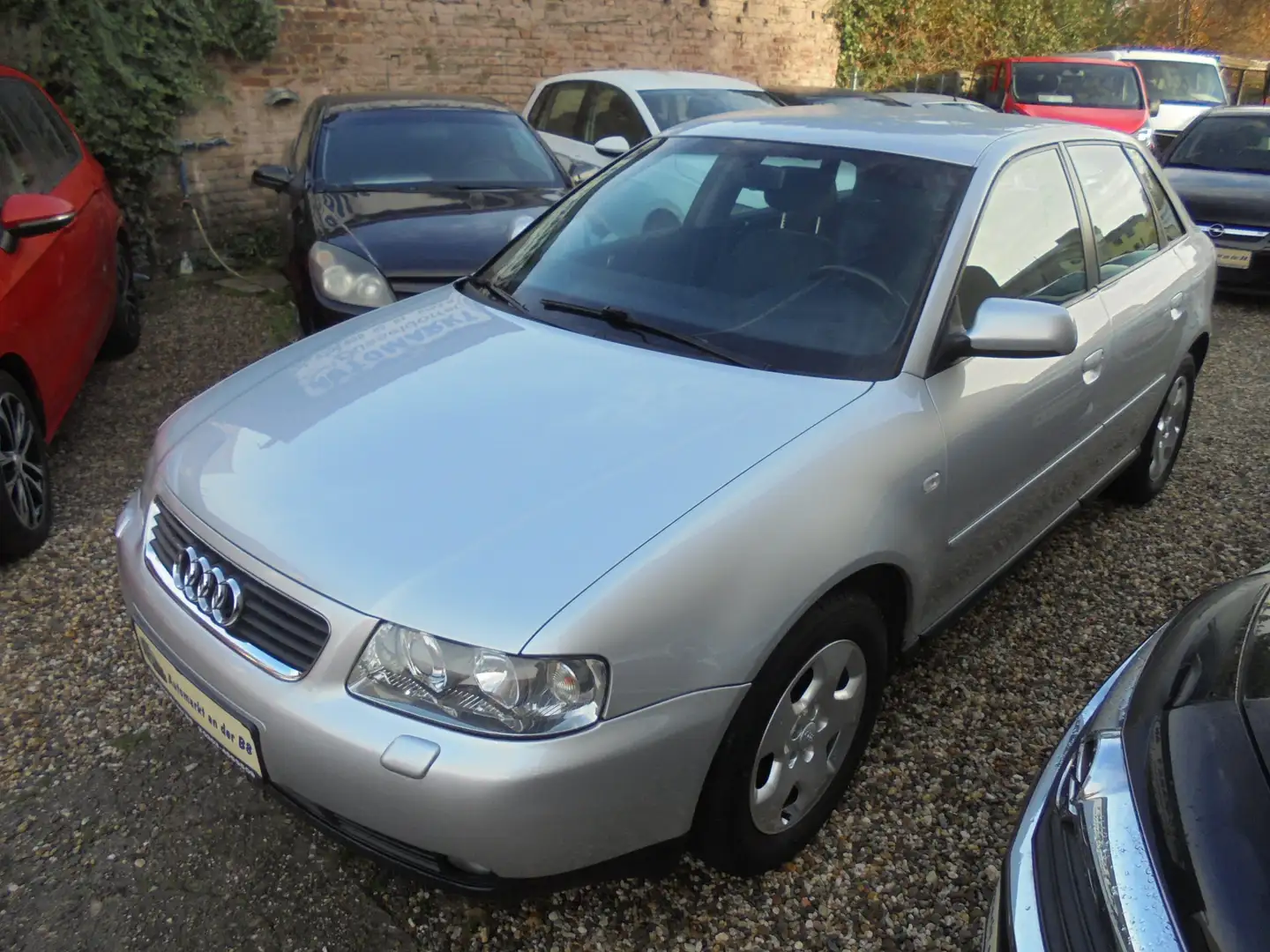 Audi A3 A3 1,6 Ambiente Alcantara,Automatik,Klima,3-Hand! Silber - 2