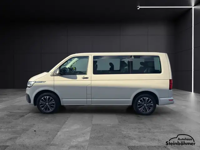 Volkswagen Multivan view 3