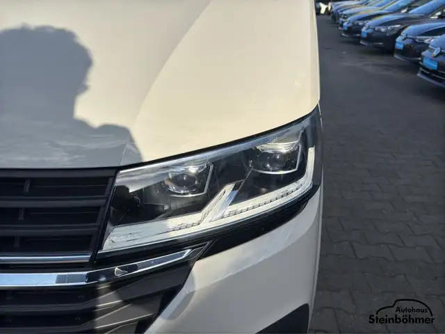 Volkswagen Multivan view 11