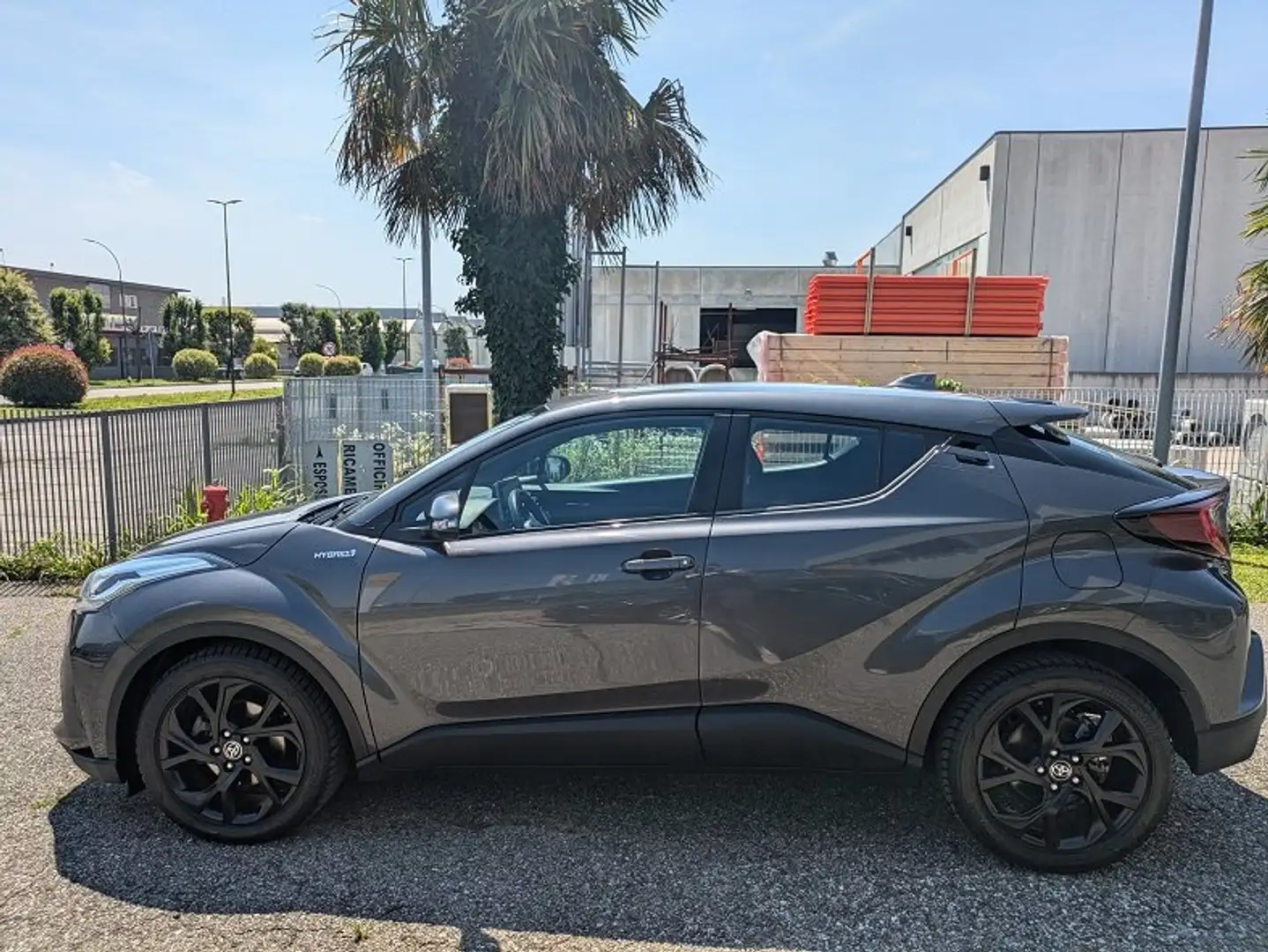 Toyota C-HR 1.8h Black LIne cvt Grigio - 2