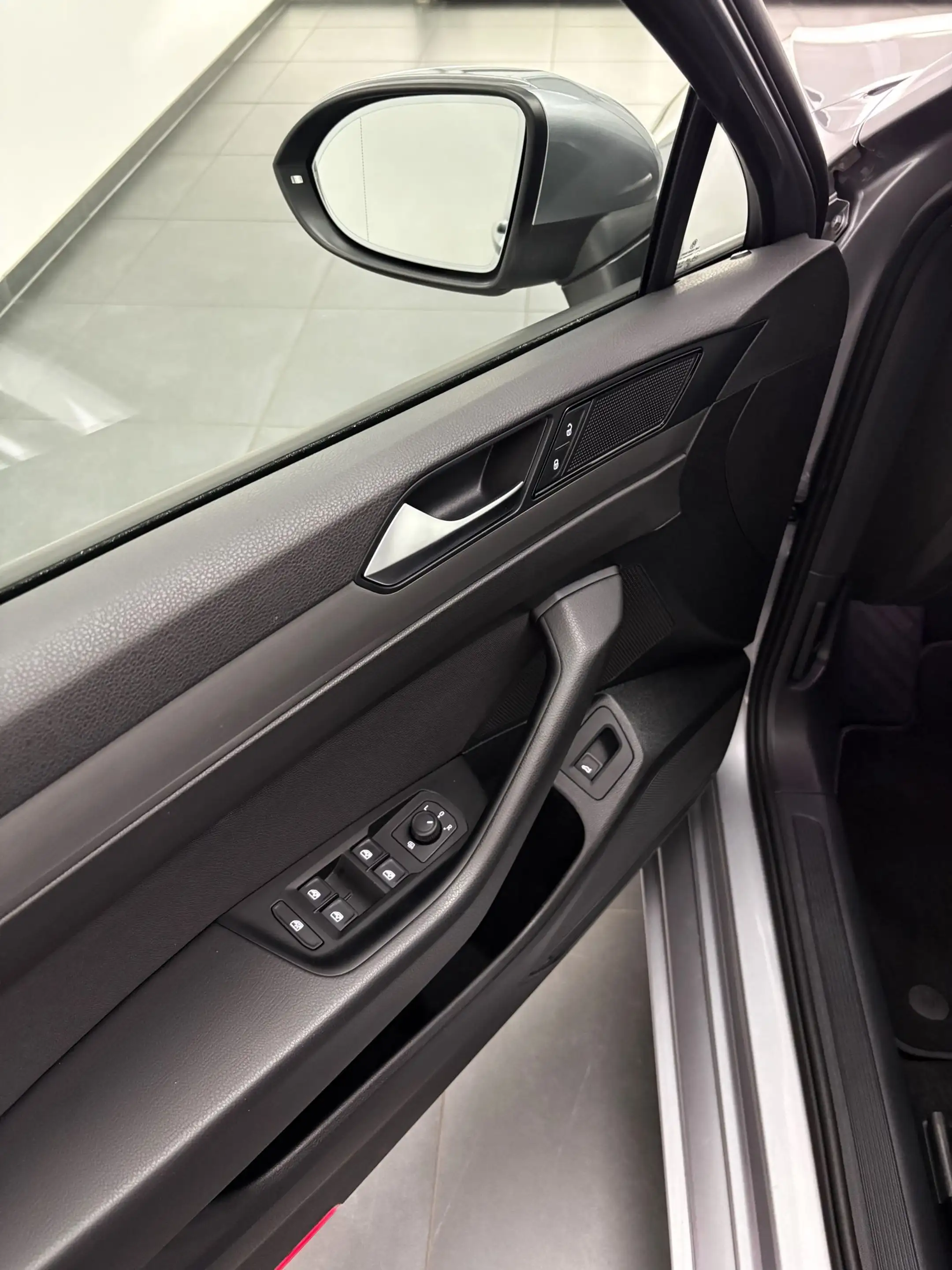 Volkswagen Passat Variant 1.5 TSI Business ACC+Navi+LED+SHZ+RFK — photo 9