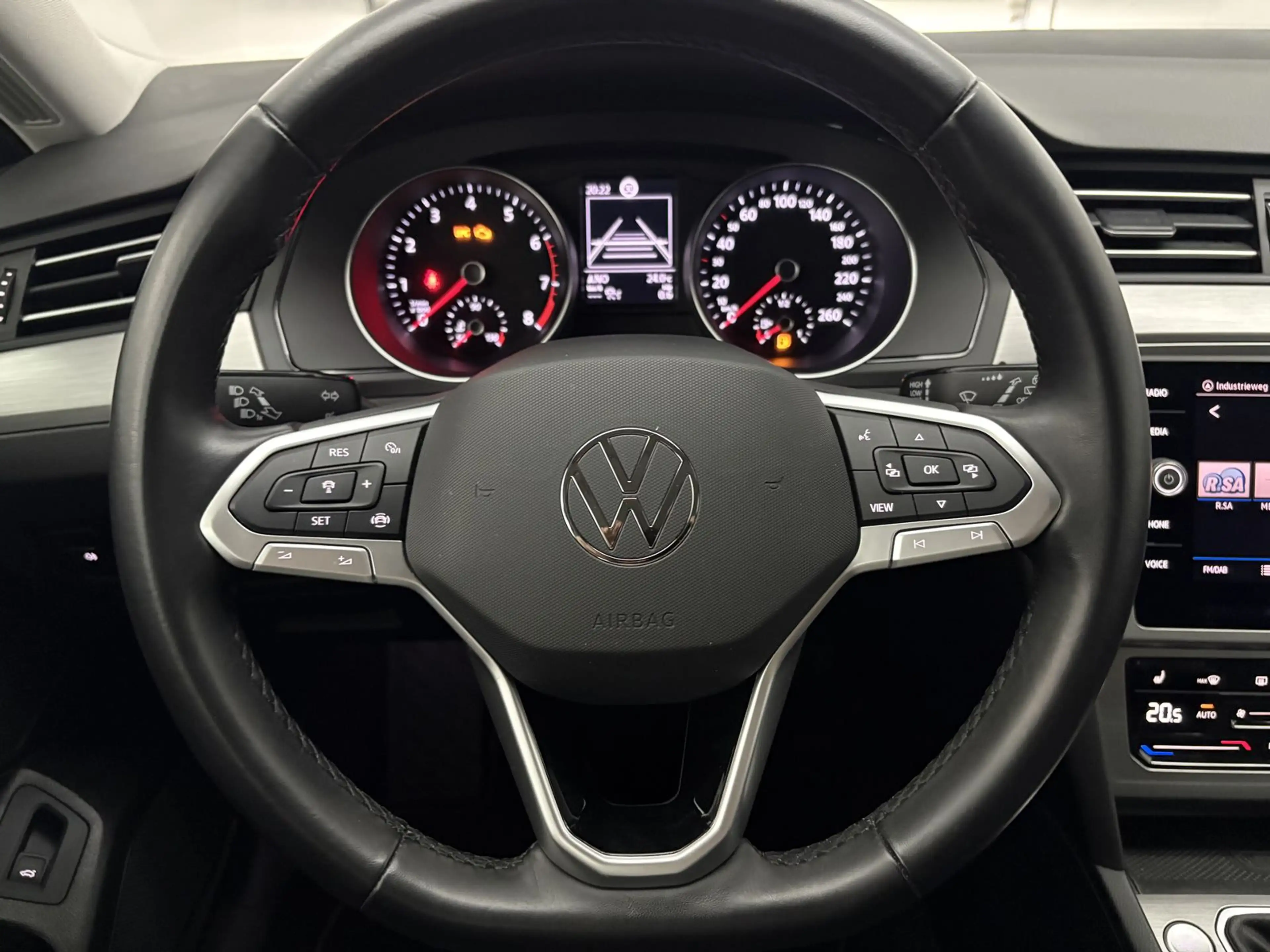 Volkswagen Passat Variant 1.5 TSI Business ACC+Navi+LED+SHZ+RFK — photo 11
